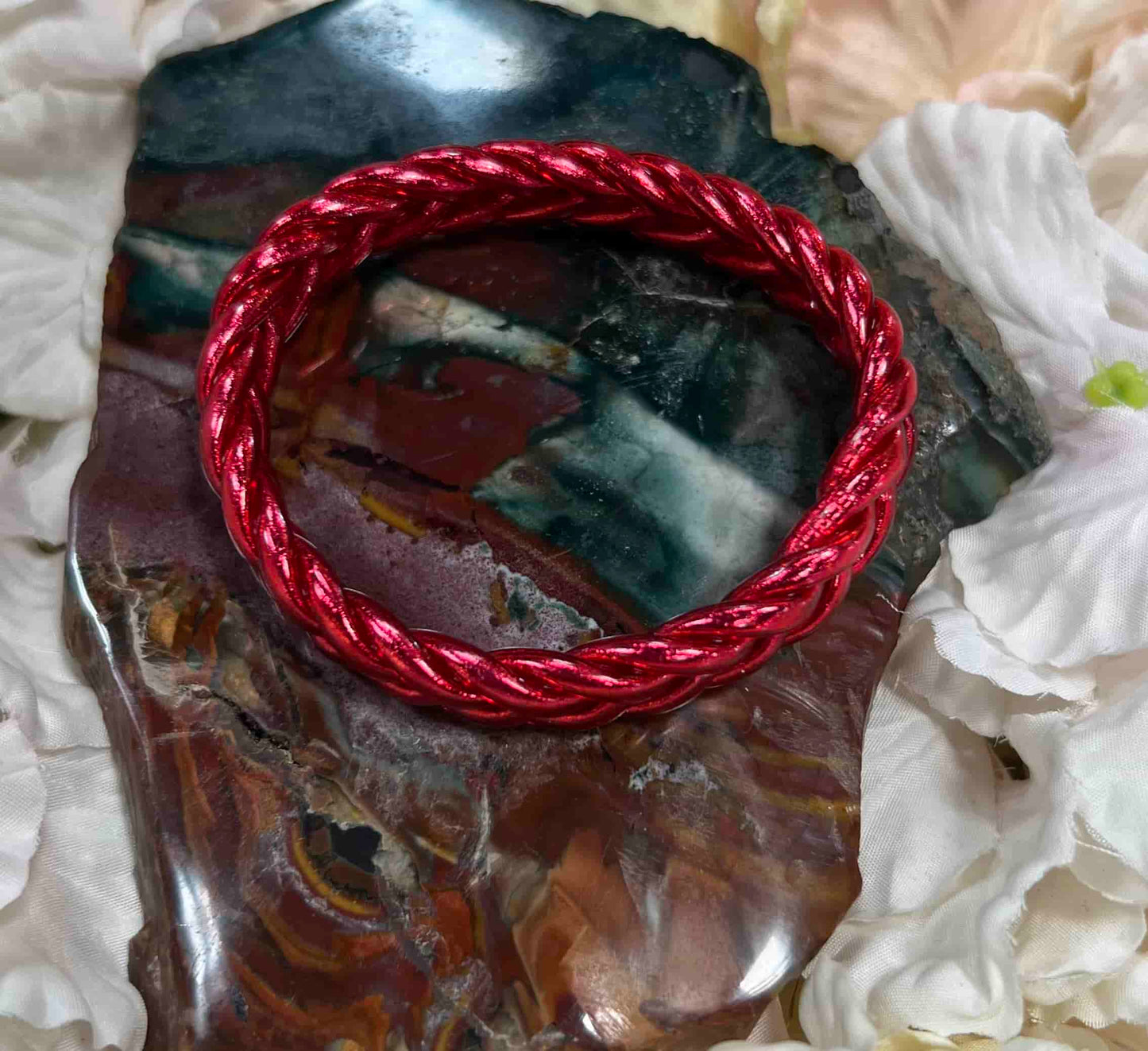 Joncs bouddhiste tressé rouge