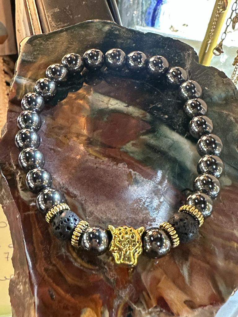 Bracelet hématite avec tête de tigre