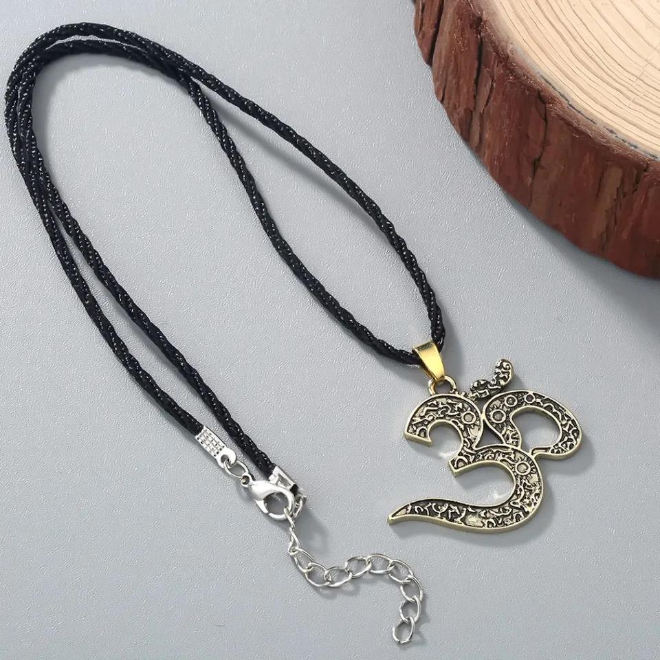 Collier OM fil noir