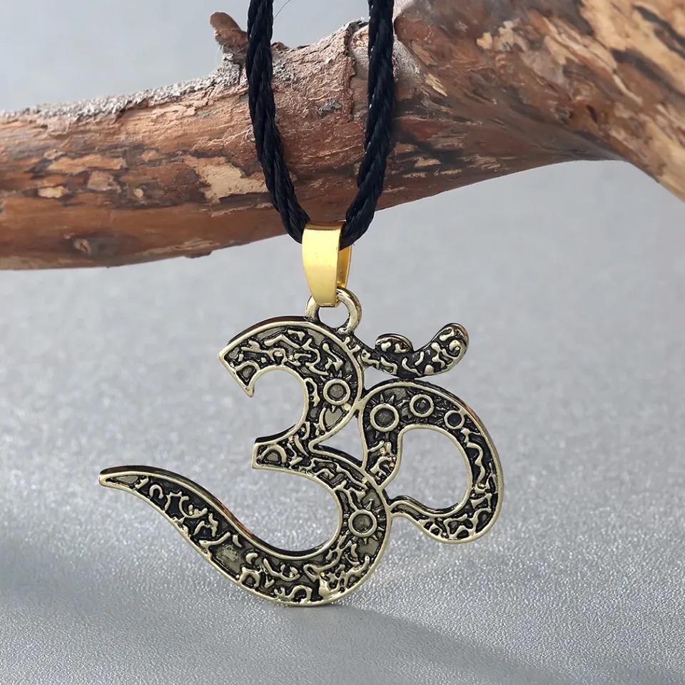 Collier OM fil noir
