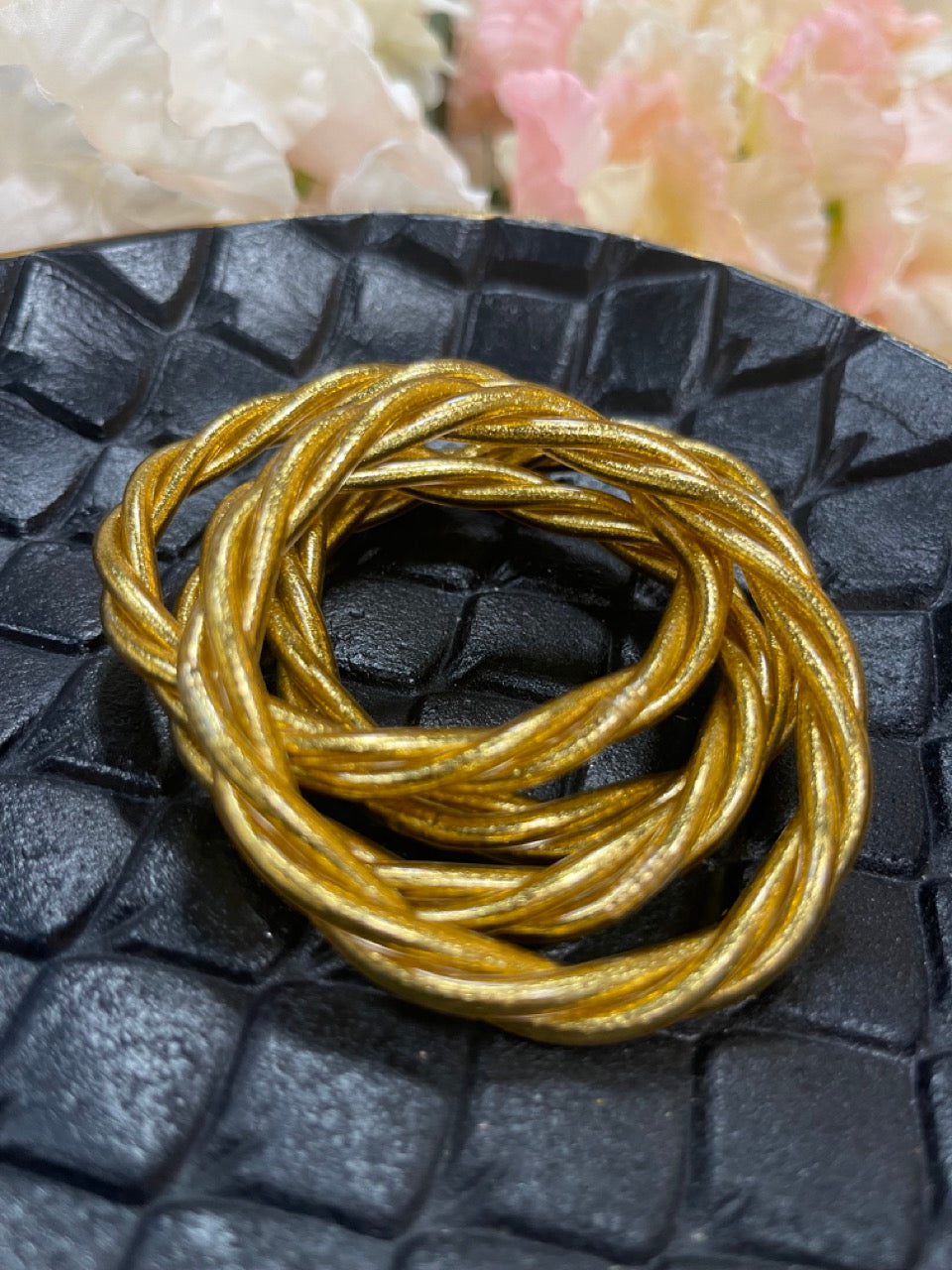 Joncs bouddhiste torsadé doré