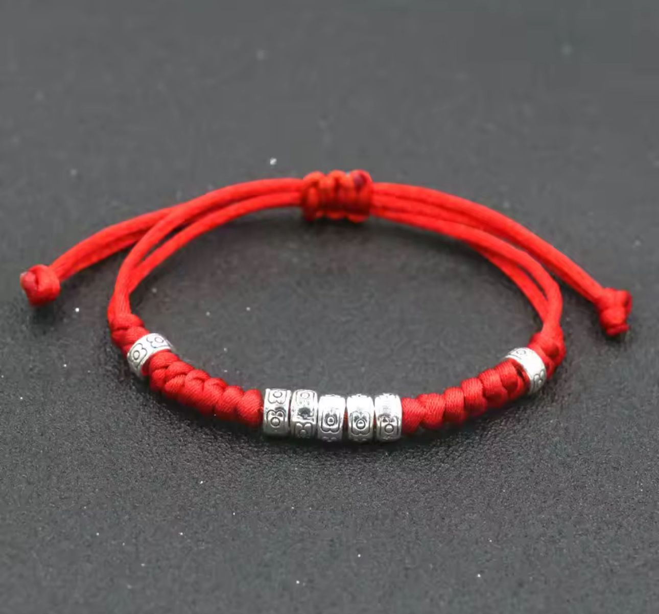 Bracelet fil rouge