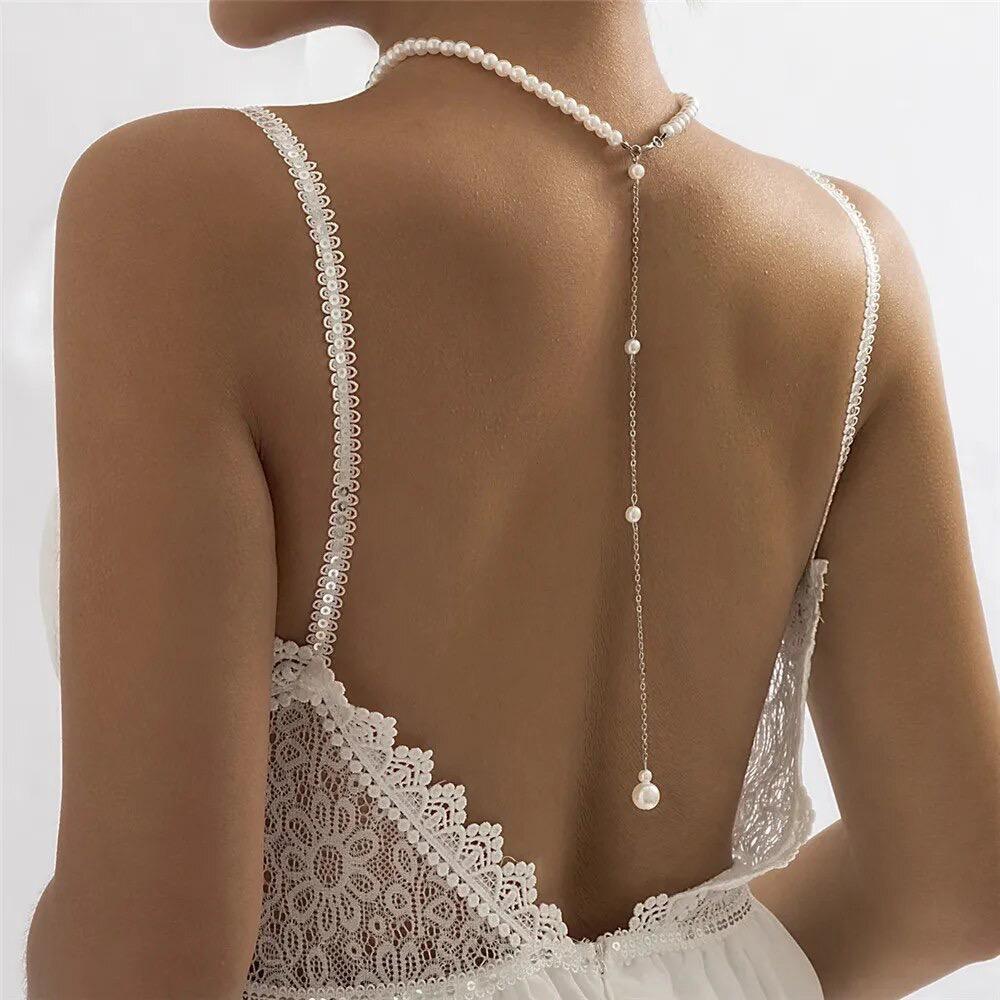 Collier et bijoux de dos en perle