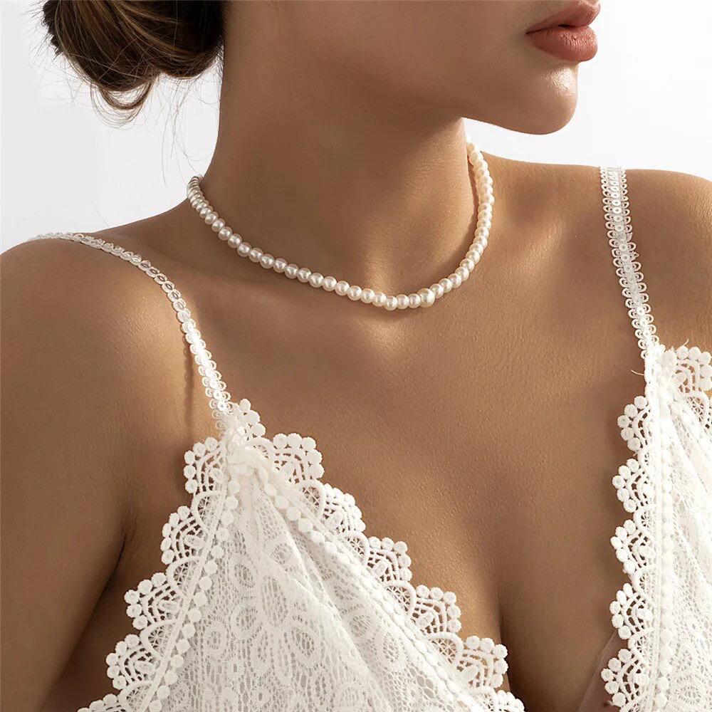 Collier et bijoux de dos en perle