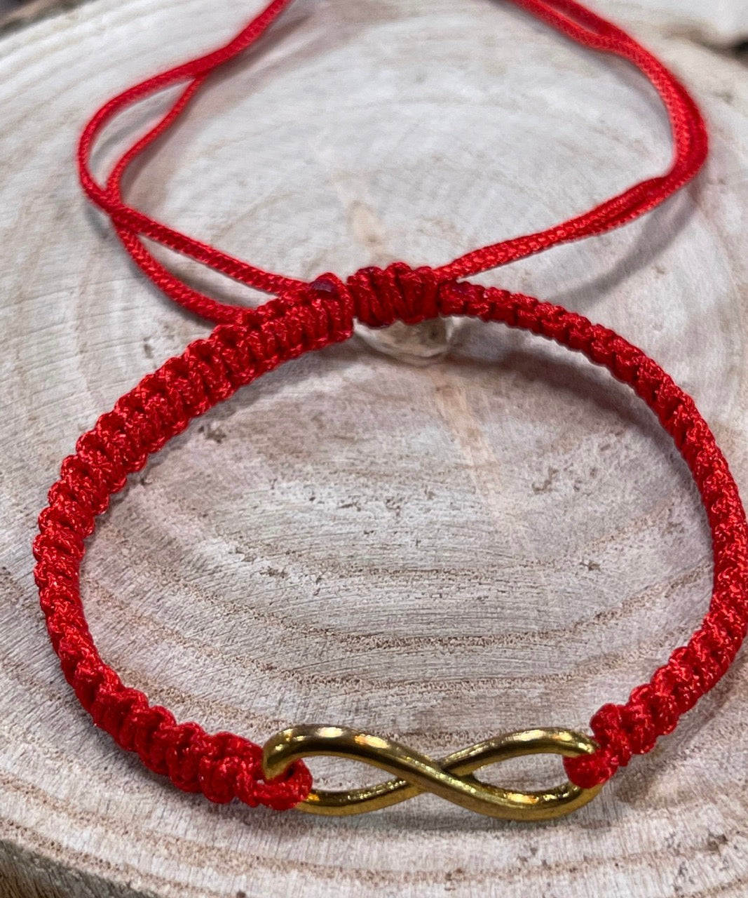 Bracelet fil rouge + éléments