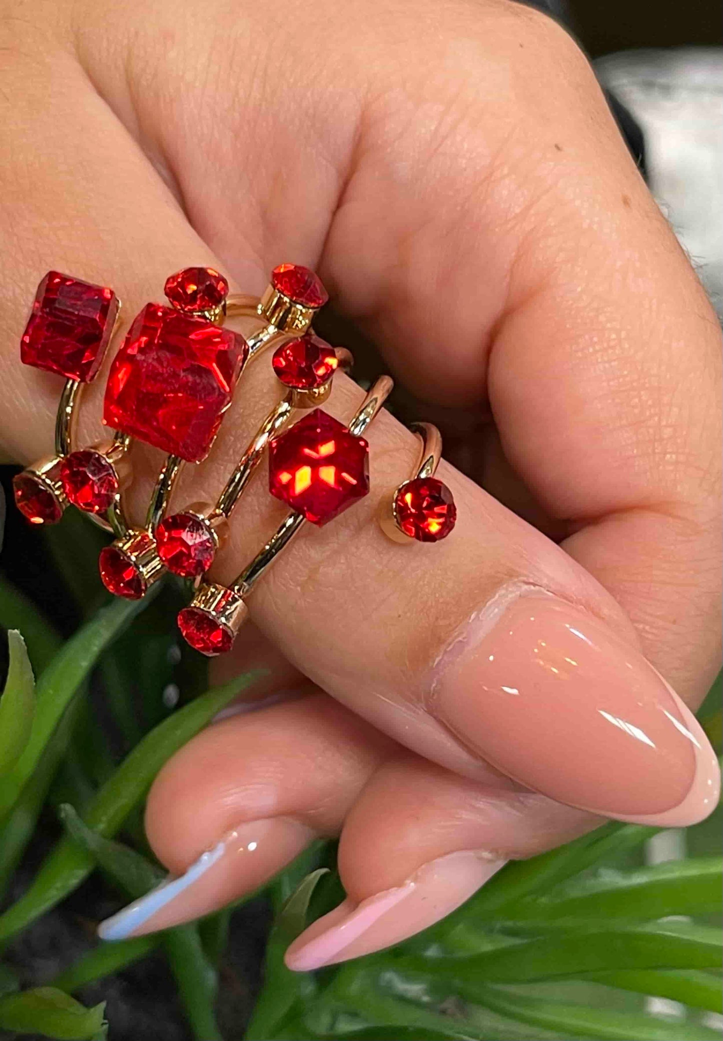 Bague fantaisies pierres rouges